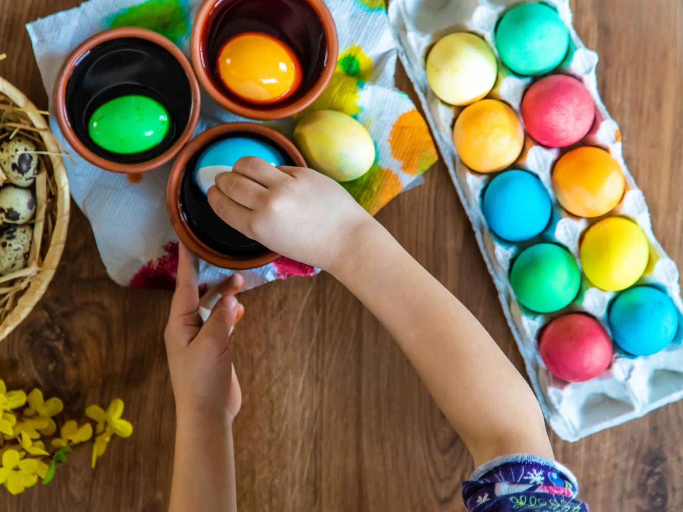 Húsvéti tojásfestés: márványozás és berzselés - videóval mutatjuk, hogy csináld