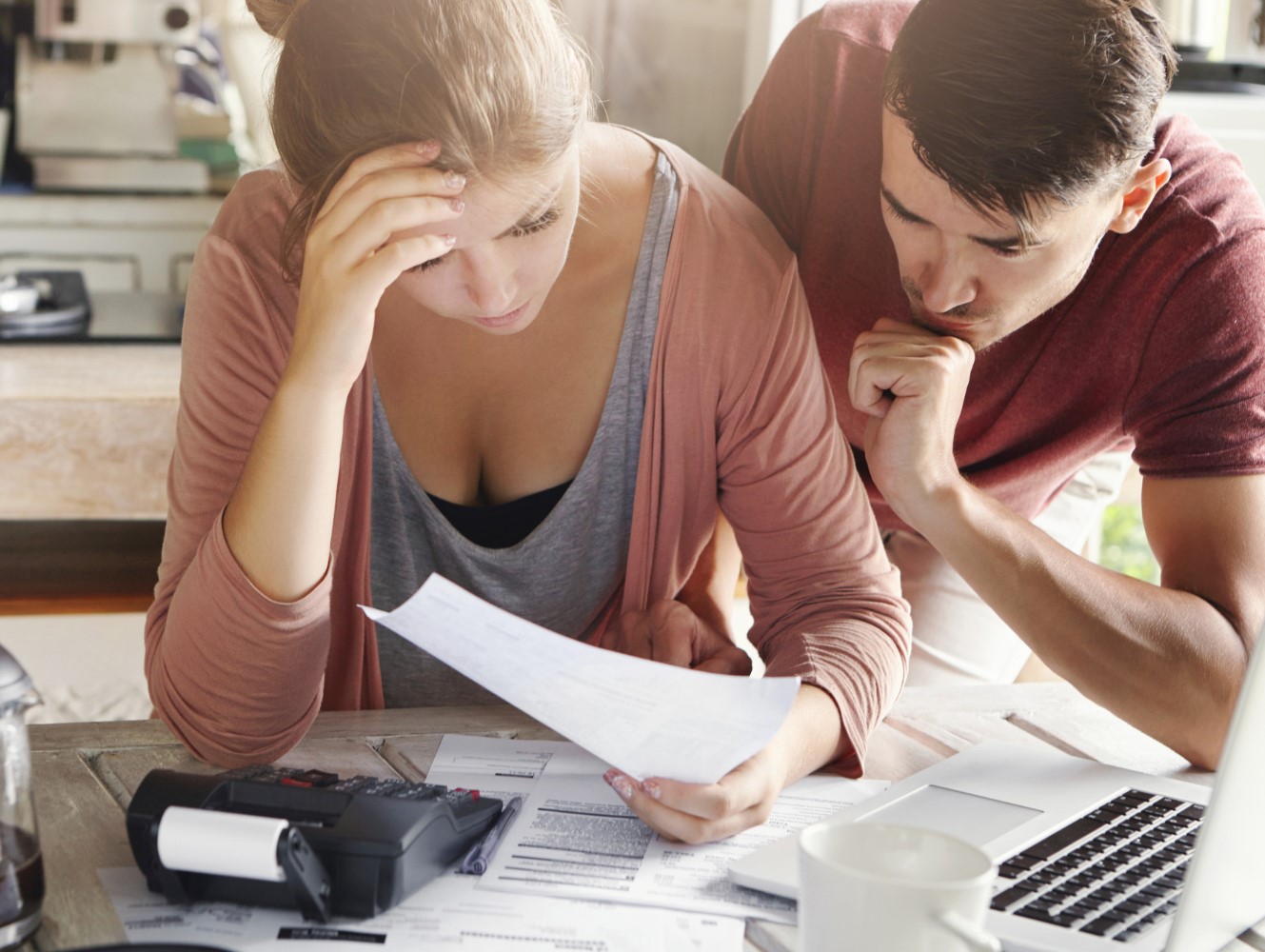 218.000 családot érint a jelzáloghitel kamatstop vége! - Mennyivel emelkedhet a törlesztő? Milyen megoldások léteznek?