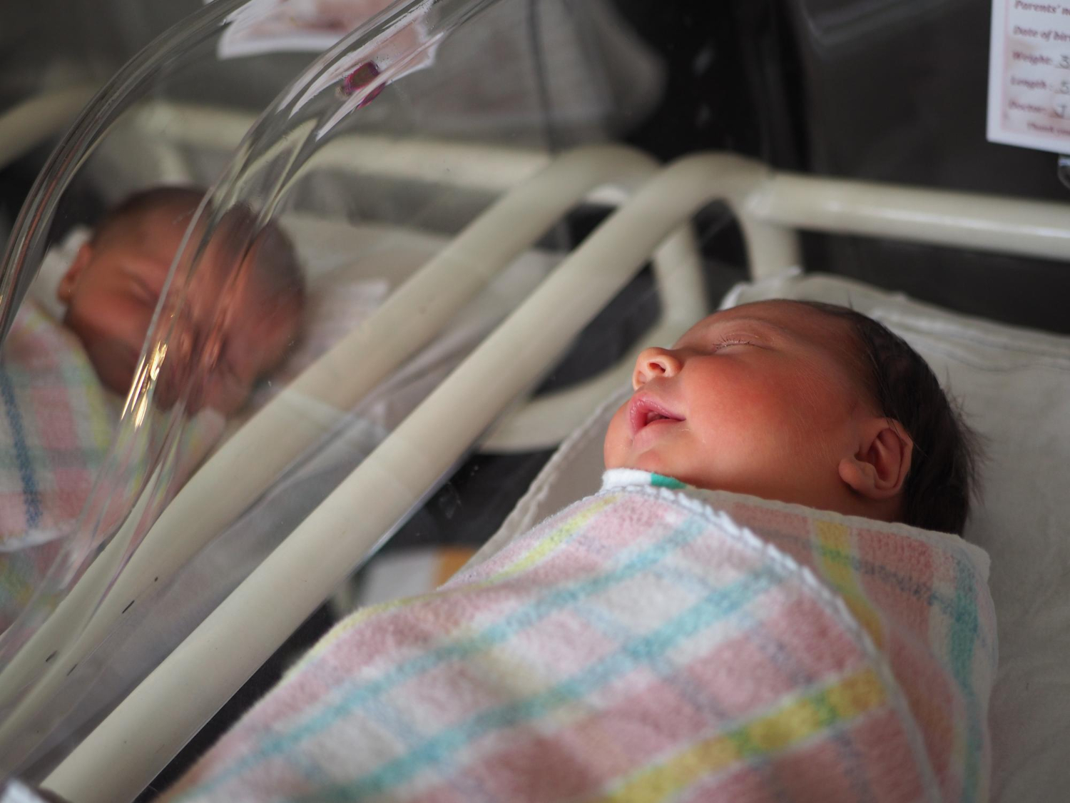 Gyönyörű nevet kapott a kiskunhalasi kórház inkubátorában talált kislány